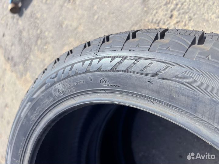 Sunwide Snowide 235/45 R17 121V