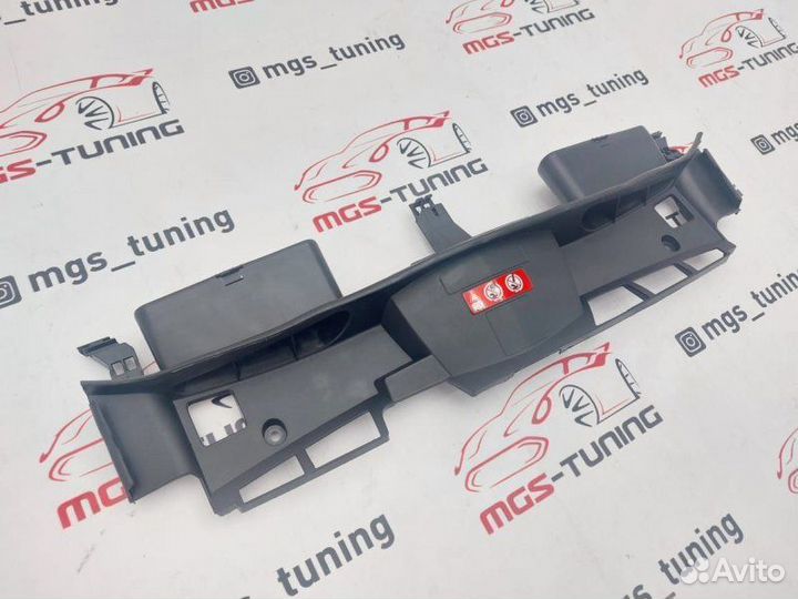 Кожух решетки радиатора на E-Class W212 13-16гг