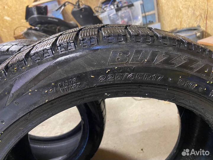 Bridgestone Blizzak VRX 225/45 R17