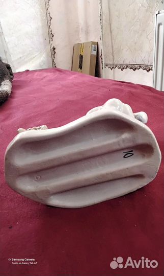 Форфоровая фигурка