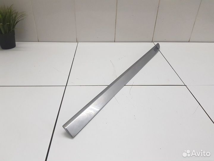 Молдинг двери задней левой (Genesis G80 I)