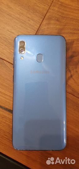 Samsung Galaxy A30, 3/32 ГБ
