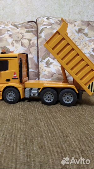 Грузовик самосвал игрушка на радиоуправлении