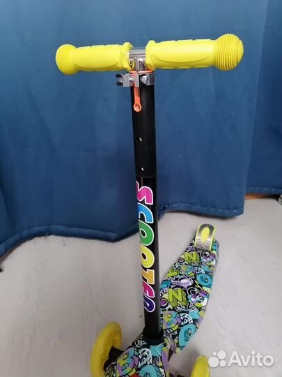 Детский самокат трёхколёсный Scooter maxi светящ