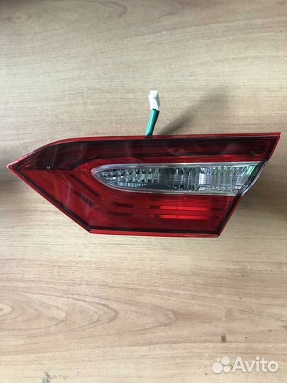 Фонарь внутренний правый Toyota Camry V70 новый