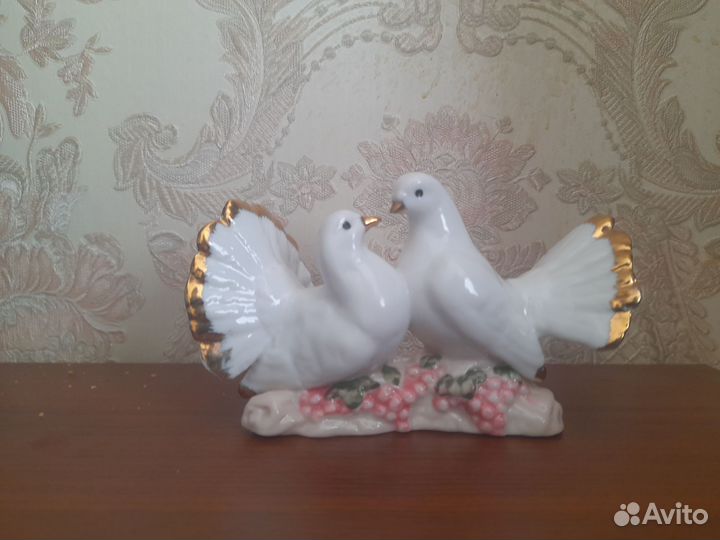 Статуэтка голубей