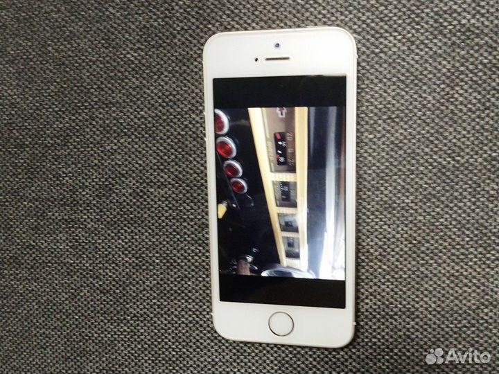 Телефон iPhone 5s