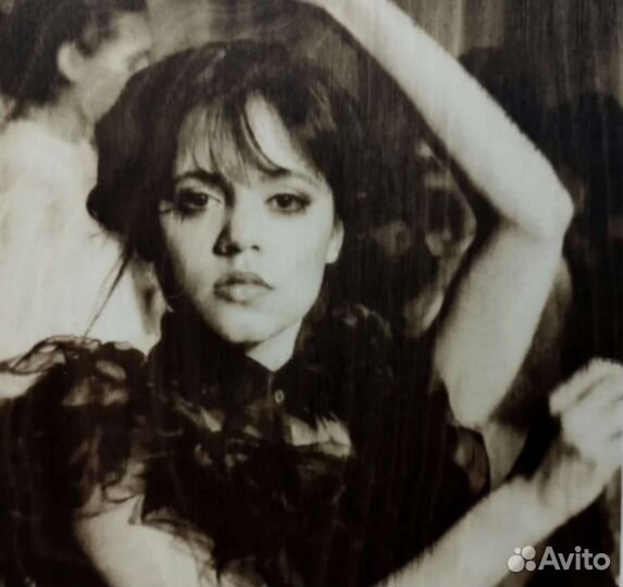 Портрет Wednesday на дереве