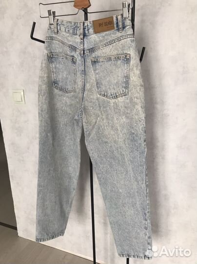 Джинсы mom fit