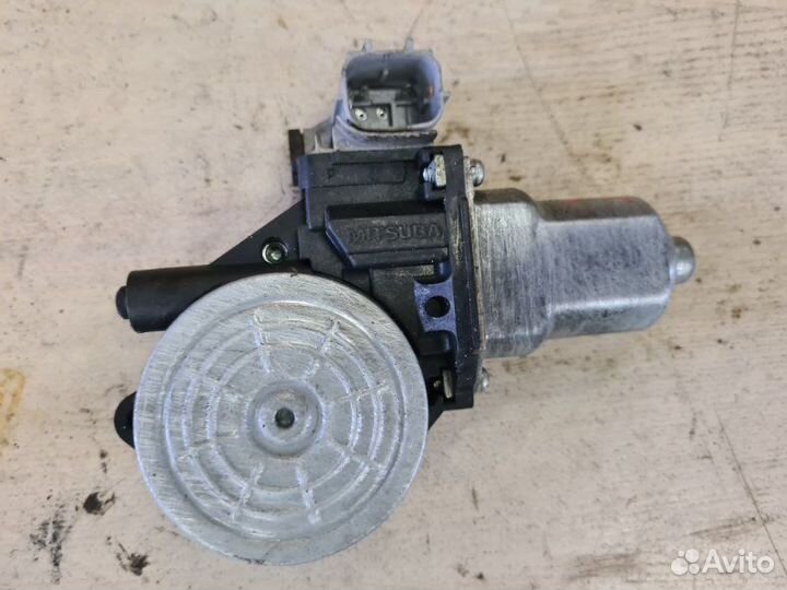 Мотор стеклоподъемника передний правый Nissan Juke