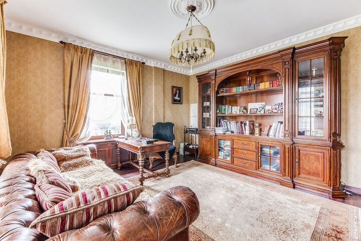 Дом 380 м² на участке 21 сот.