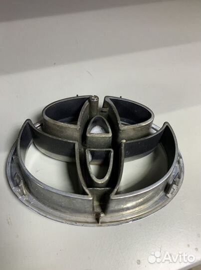 Значок (эмблема) Toyota на решетку рад. Celsior