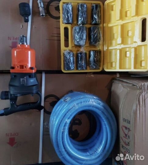 Пневмогайковерт грузовой с набором