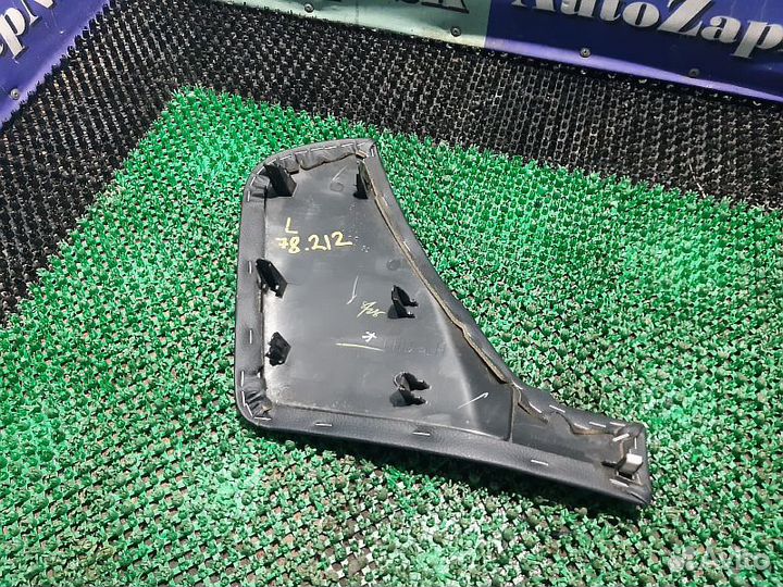 Накладка консоли боковая левая Toyota Land Cruiser