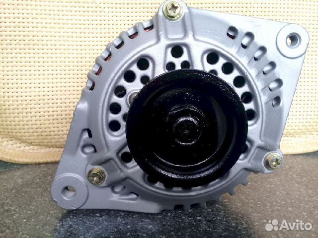 Генератор не оригинал новый Mazda Capella F8B1-18