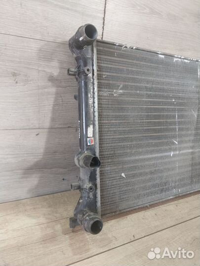 Радиатор охлаждения Volkswagen Golf 4 Skoda Octavi