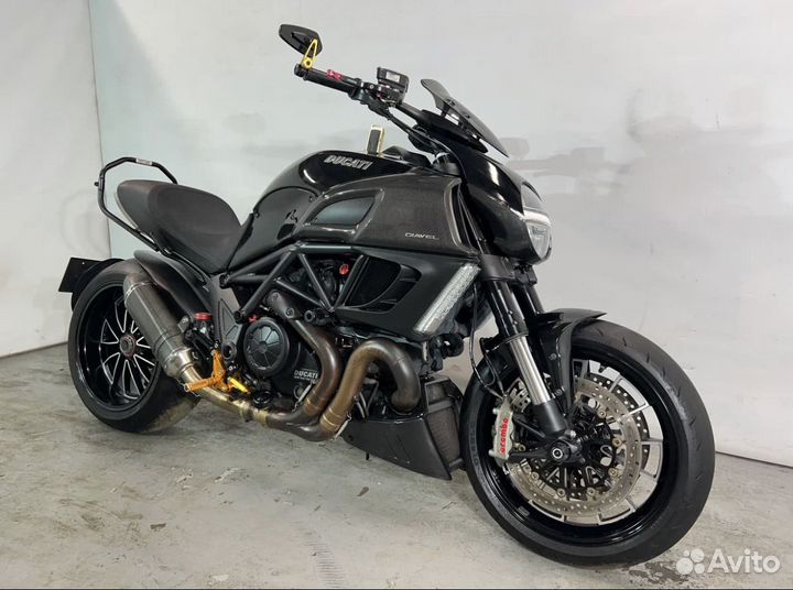 Ducati Diavel Carbon Год 2011