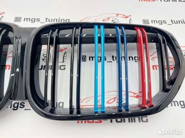 Решетка в стиле X1M с триколором на BMW X1 F48 19+