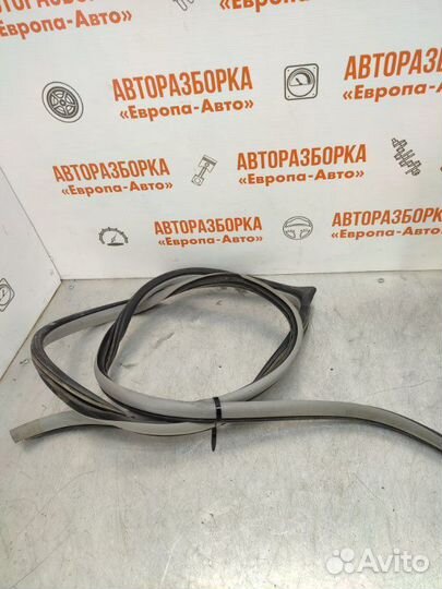 Уплотнитель передний правый Kia Cerato 1 седан 1.6