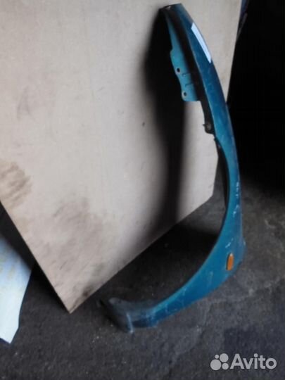 Крыло переднее левое Mazda 323