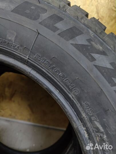Bridgestone Blizzak Spike-02 215/65 R16 98T