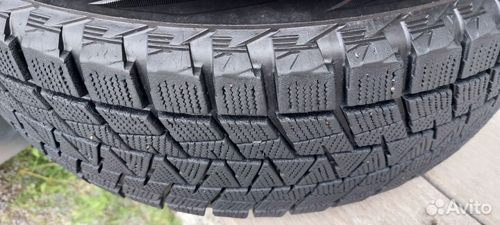 Bridgestone Blizzak DM-V1 245/65 R17