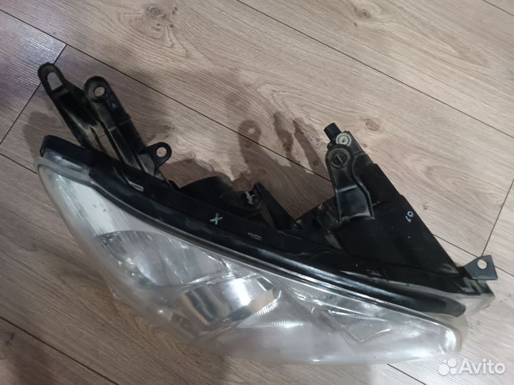 Фара правая Toyota Rav4 2006-2013 оригинал