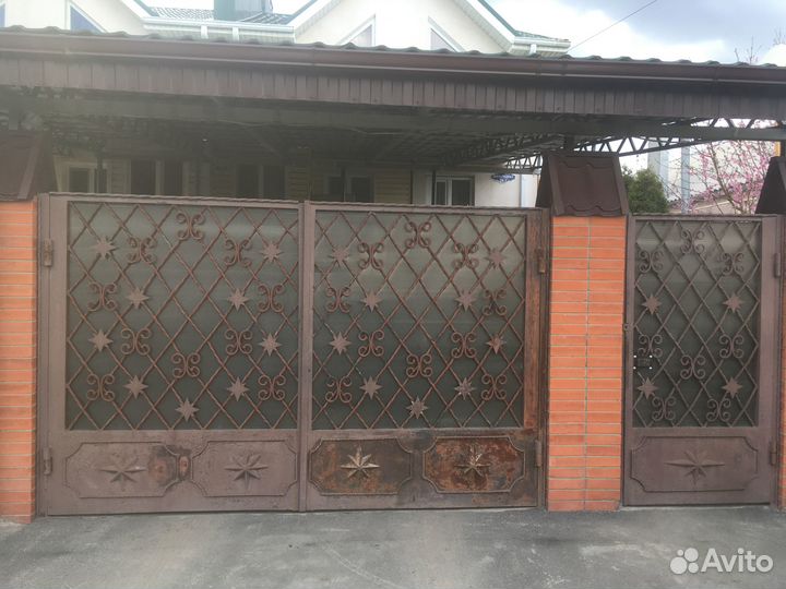 Кованые ворота и калитка