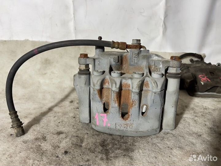 Суппорт передний левый Toyota Aristo JSZ161