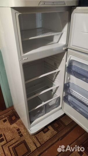 Холодильник Бирюса 136R