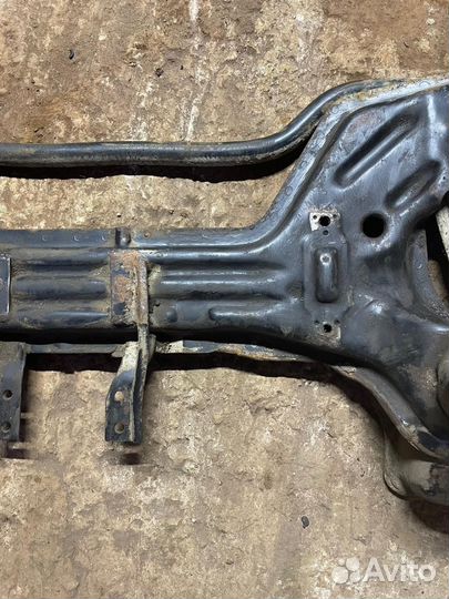 Подрамник VW Passat B3