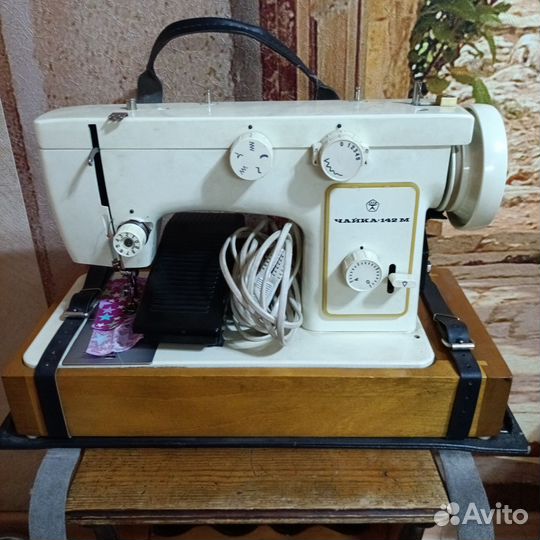 Швейная машина Чайка 142м
