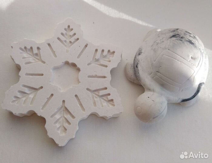 Подносы, подсвечники, кашпо из гипса