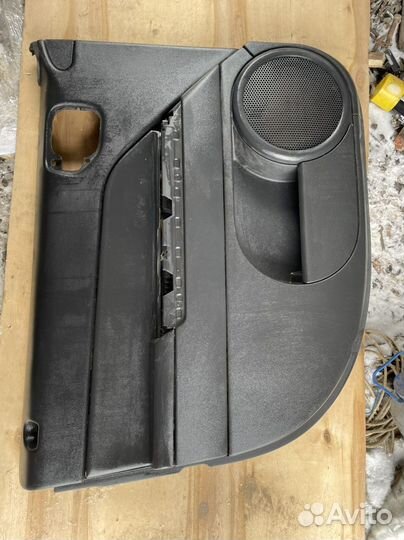 Джип либерти 2 обшивка двери передняя левая
