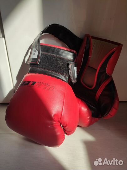 Боксерские перчатки