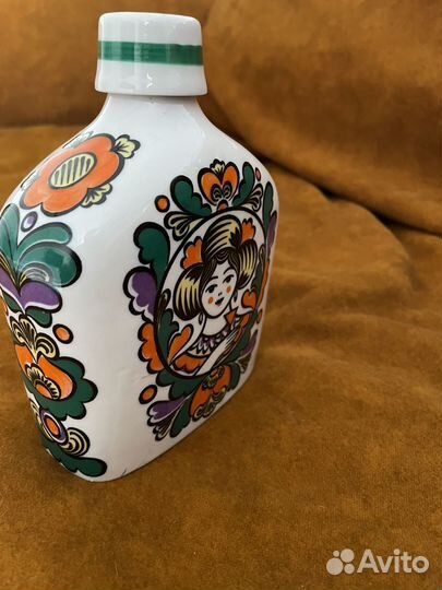 Коллекционная бутылочка с крышкой под алкоголь