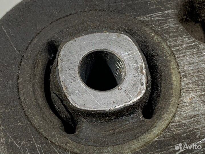 Опора двигателя задняя Skoda Octavia A5