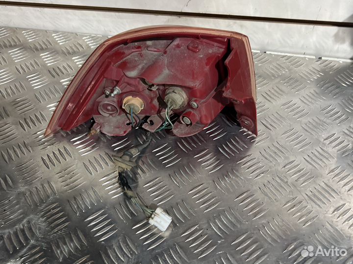 Фонарь задний правый mitsubishi lancer 10