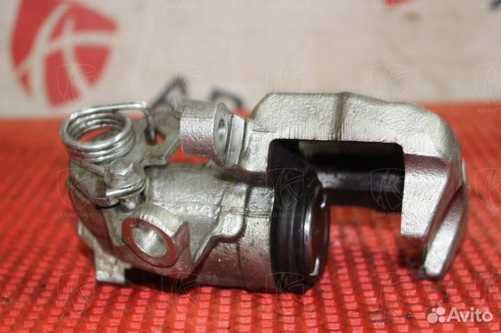 Суппорт тормозной задний правый Volkswagen Passat