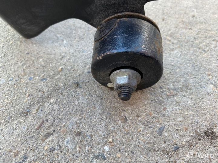 Кронштейн подушки двигателя Toyota Vitz