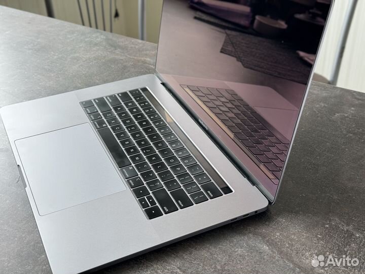 Macbook Pro 15 2018 i7 16/512gb