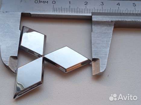 Эмблема шильдик значок на руль Mitsubishi