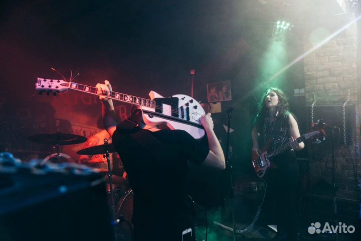 Выучишь песню на 1-м уроке. А за месяц сыграешь 10