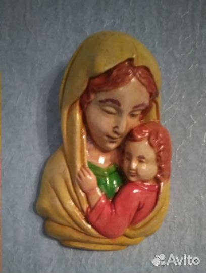 Настенная Божья матерь