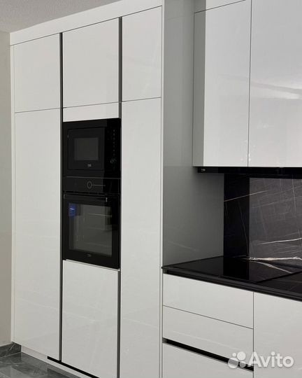 Стильная угловая кухня