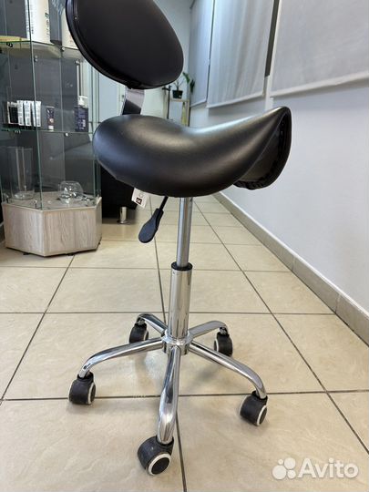 Стул парикмахерский