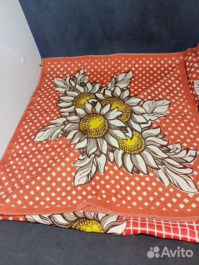 Красивый винтажный, шелковый платок. 84х84см