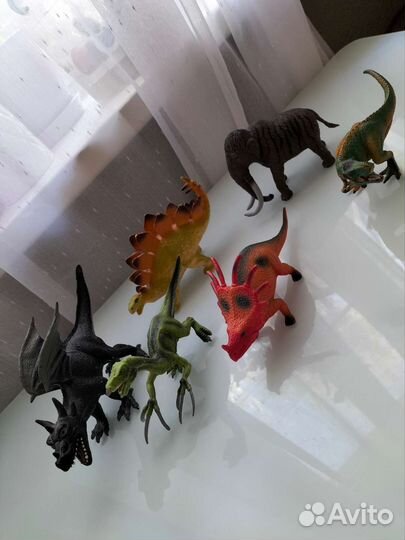 Фигурки динозавров