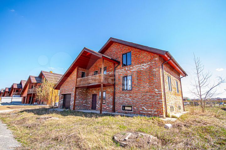 Коттедж 283,7 м² на участке 10 сот.