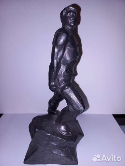 Статуэтка Муса Джалиль